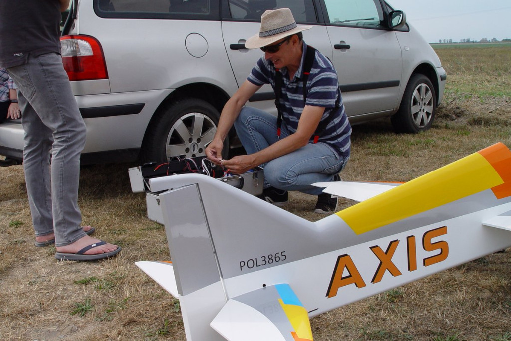 Zawody modeli akrobacyjnych zdalnie sterowanych pod Grodkowem [fotorelacja]