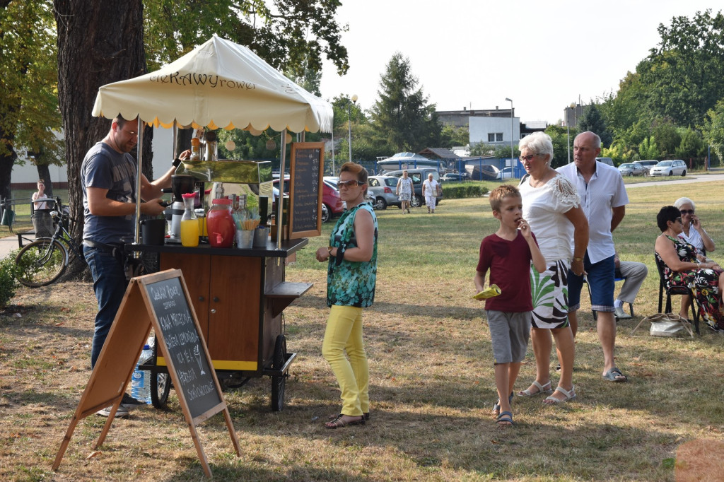 Muzyczna dawka energii od trio 