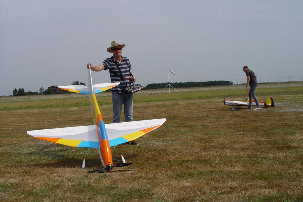 Zawody modeli akrobacyjnych zdalnie sterowanych pod Grodkowem [fotorelacja]