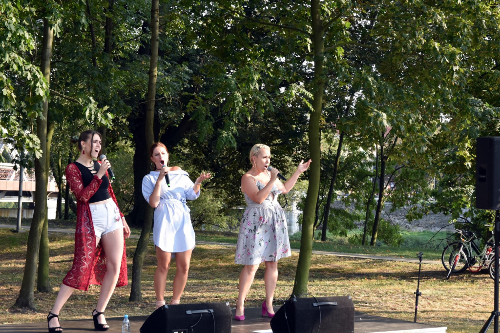 Muzyczna dawka energii od trio 