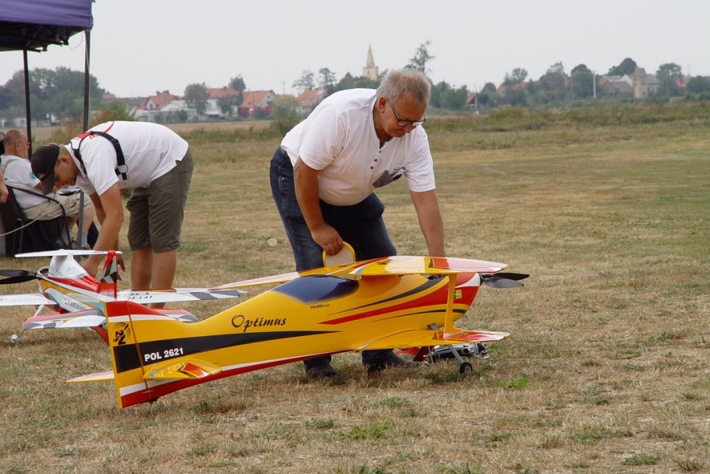Zawody modeli akrobacyjnych zdalnie sterowanych pod Grodkowem [fotorelacja]