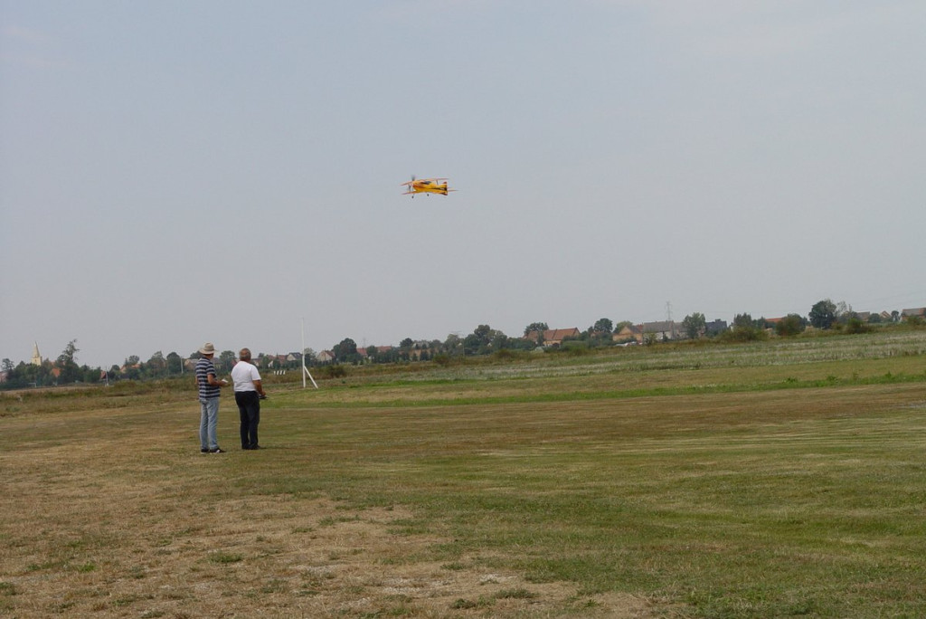 Zawody modeli akrobacyjnych zdalnie sterowanych pod Grodkowem [fotorelacja]