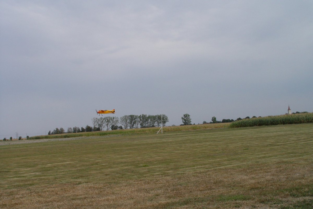 Zawody modeli akrobacyjnych zdalnie sterowanych pod Grodkowem [fotorelacja]