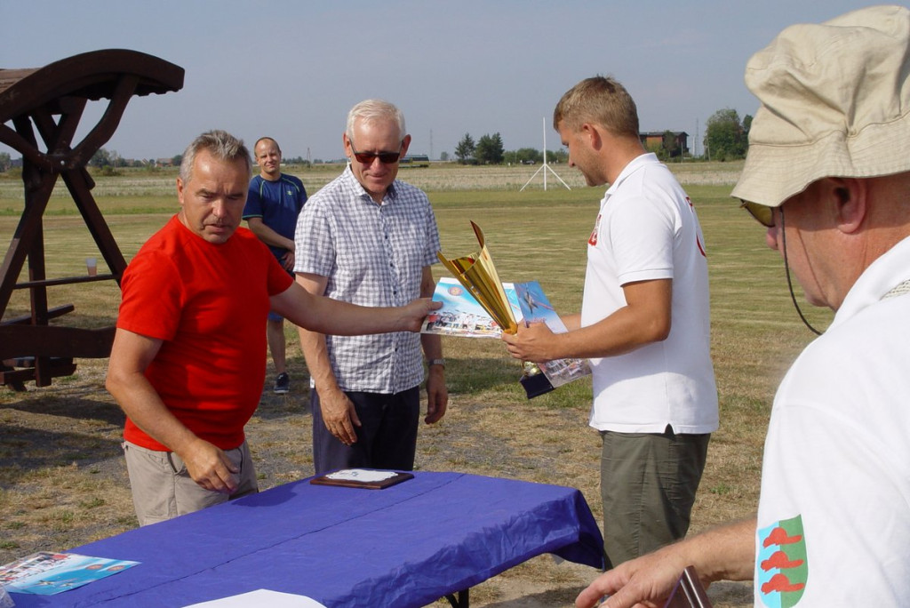 Zawody modeli akrobacyjnych zdalnie sterowanych pod Grodkowem [fotorelacja]