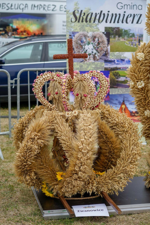 Święto plonów w Brzezinie. Najpiękniejszy wieniec dożynkowy w Gminie Skarbimierz z Kopanie