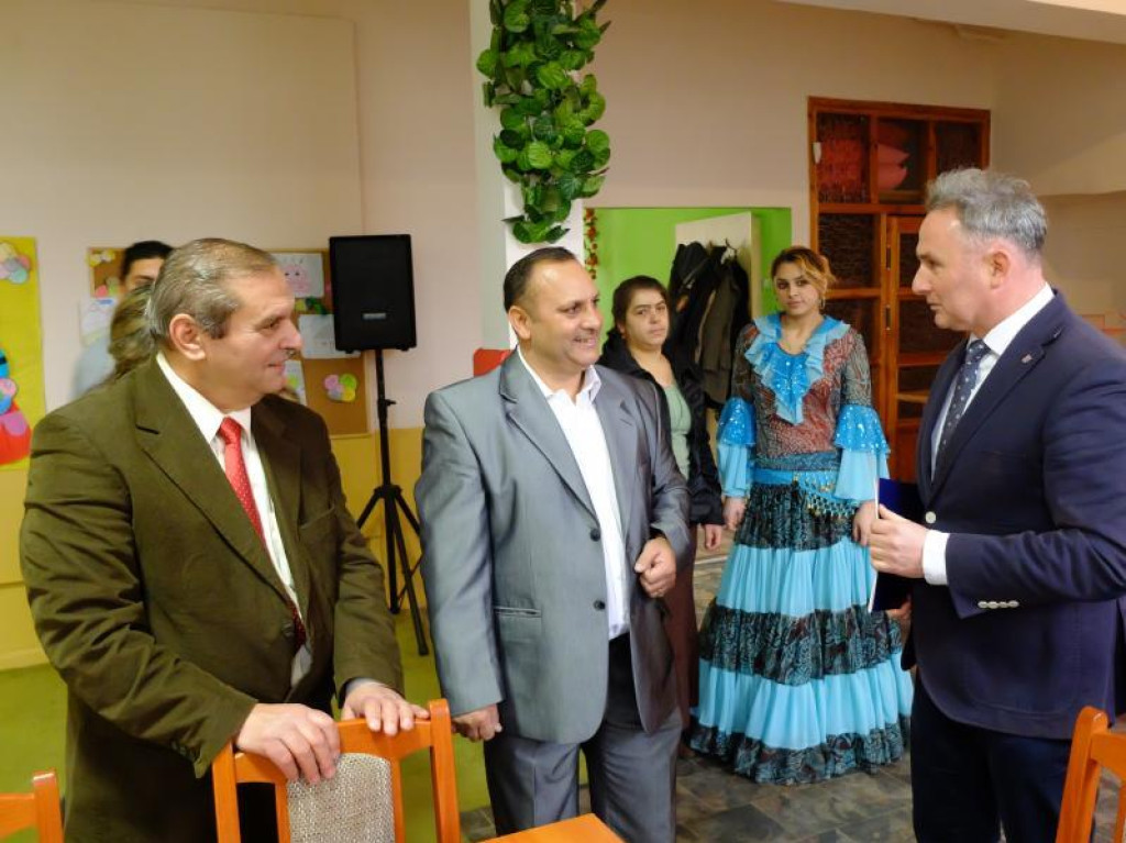 Dobra wiadomość dla brzeskich Romów. Miasto Brzeg kupi przybory szkolne i ubezpieczenie dla dzieci pochodzenia romskiego