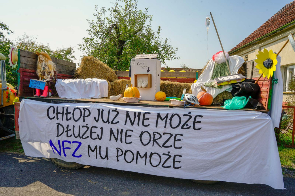 Dożynki w gminie Lewin Brzeski. Najpiękniejsza korona dożynkowa z Skorogoszczy