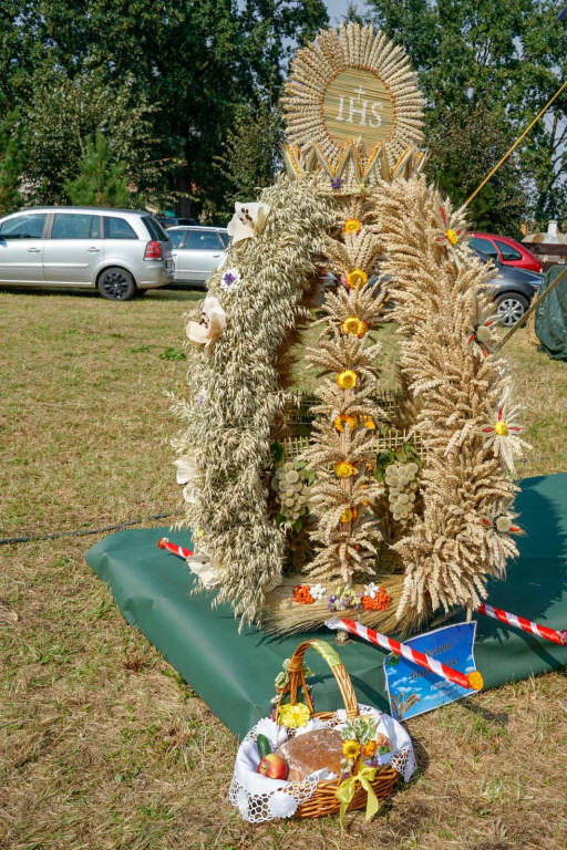 Dożynki w gminie Lewin Brzeski. Najpiękniejsza korona dożynkowa z Skorogoszczy