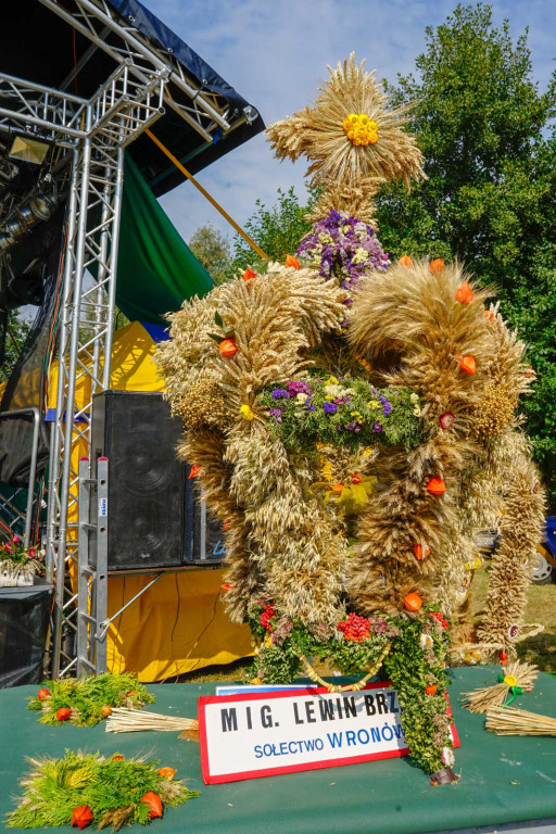 Dożynki w gminie Lewin Brzeski. Najpiękniejsza korona dożynkowa z Skorogoszczy