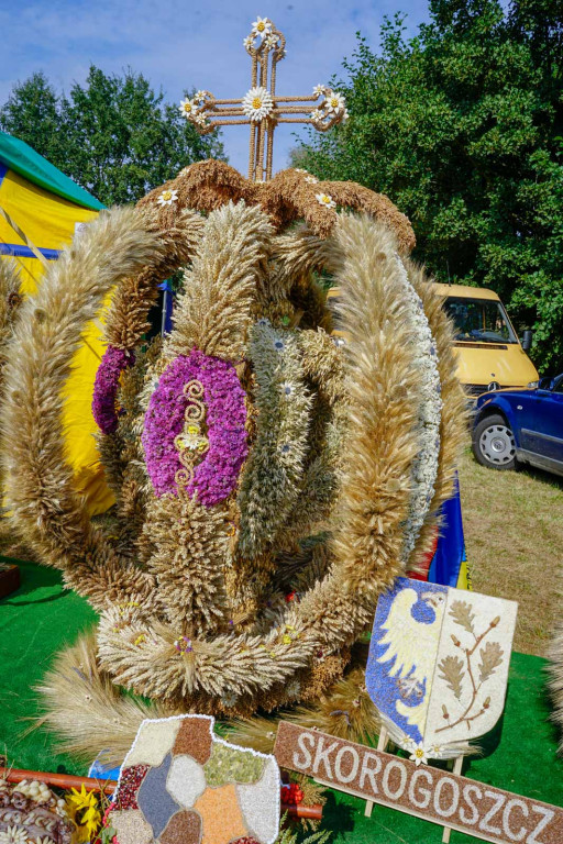 Dożynki w gminie Lewin Brzeski. Najpiękniejsza korona dożynkowa z Skorogoszczy