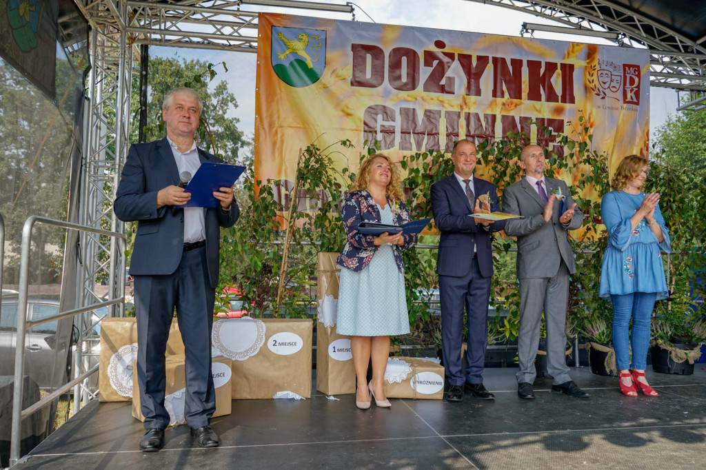 Dożynki w gminie Lewin Brzeski. Najpiękniejsza korona dożynkowa z Skorogoszczy