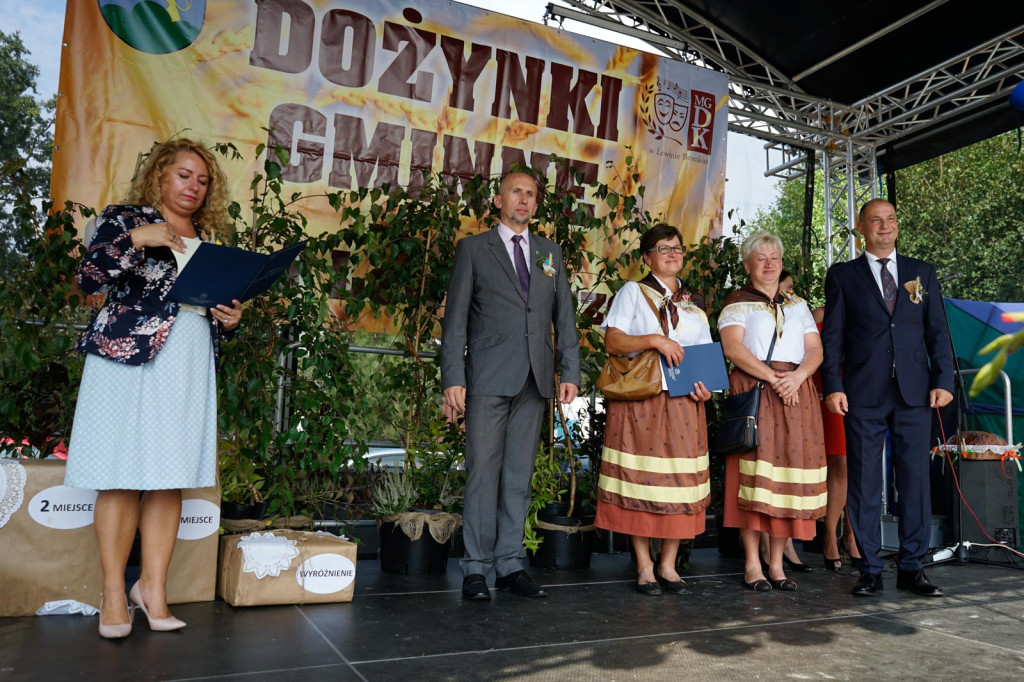 Dożynki w gminie Lewin Brzeski. Najpiękniejsza korona dożynkowa z Skorogoszczy