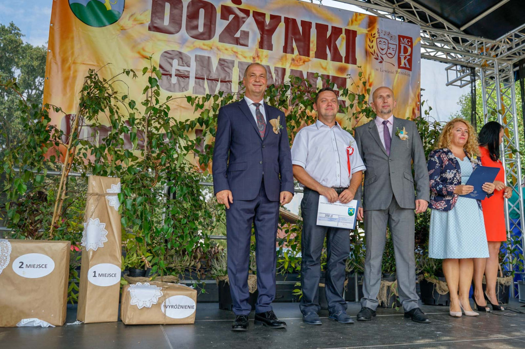 Dożynki w gminie Lewin Brzeski. Najpiękniejsza korona dożynkowa z Skorogoszczy