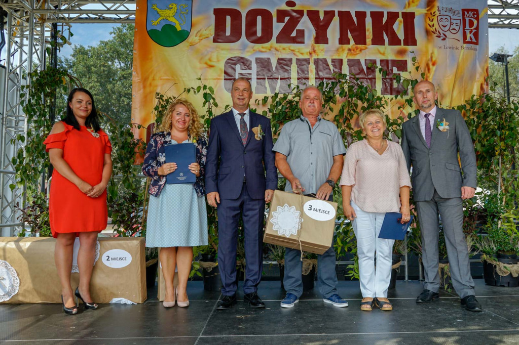 Dożynki w gminie Lewin Brzeski. Najpiękniejsza korona dożynkowa z Skorogoszczy