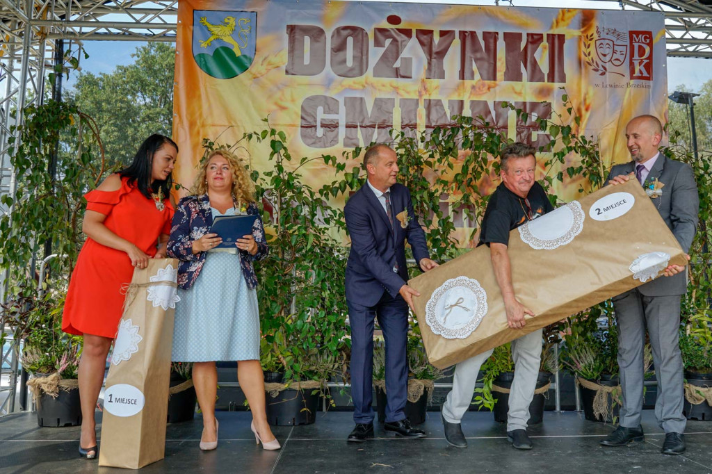 Dożynki w gminie Lewin Brzeski. Najpiękniejsza korona dożynkowa z Skorogoszczy