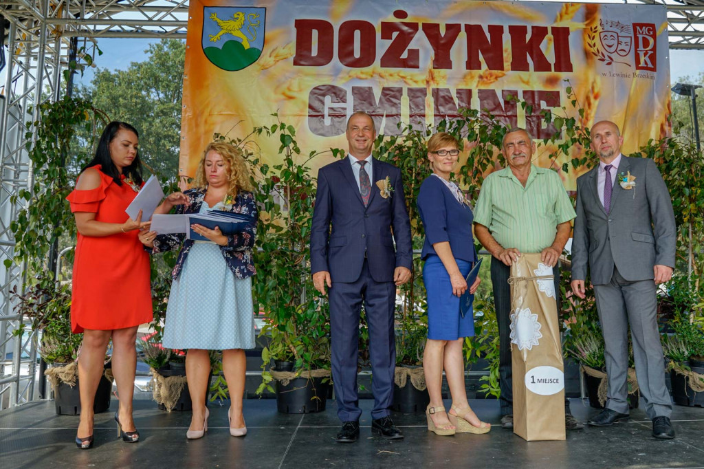 Dożynki w gminie Lewin Brzeski. Najpiękniejsza korona dożynkowa z Skorogoszczy