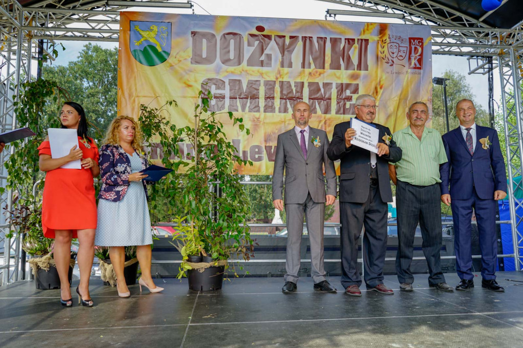 Dożynki w gminie Lewin Brzeski. Najpiękniejsza korona dożynkowa z Skorogoszczy