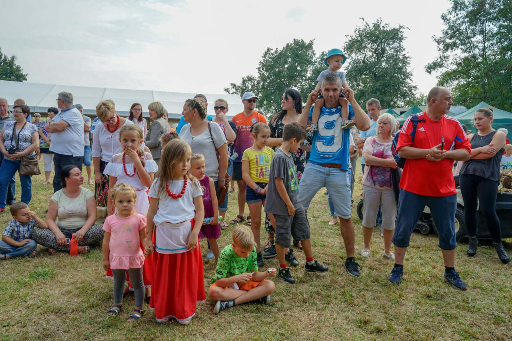 Dożynki w gminie Lewin Brzeski. Najpiękniejsza korona dożynkowa z Skorogoszczy