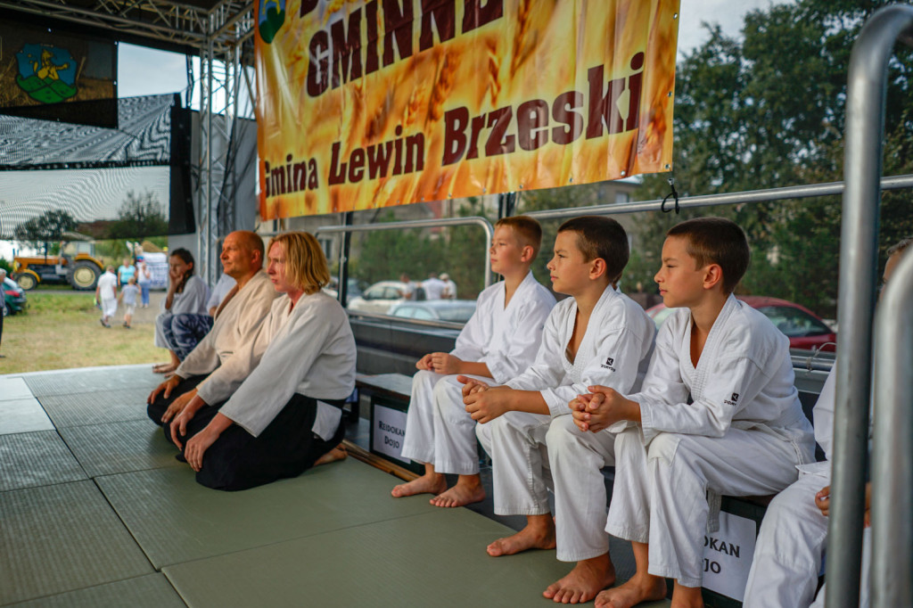 Dożynki w gminie Lewin Brzeski. Najpiękniejsza korona dożynkowa z Skorogoszczy