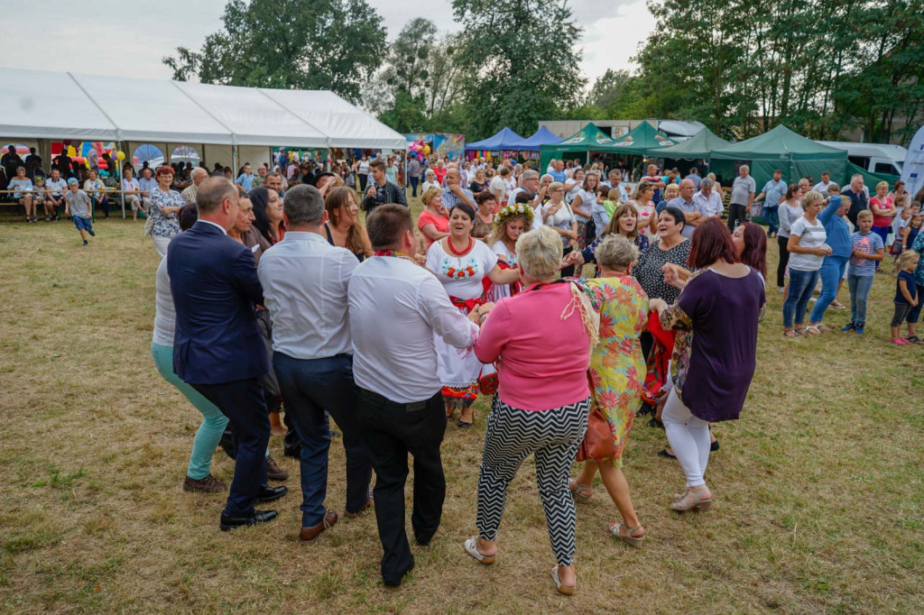 Dożynki w gminie Lewin Brzeski. Najpiękniejsza korona dożynkowa z Skorogoszczy
