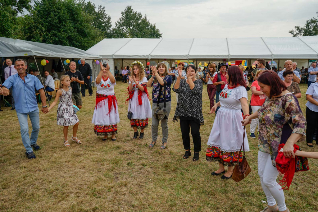 Dożynki w gminie Lewin Brzeski. Najpiękniejsza korona dożynkowa z Skorogoszczy