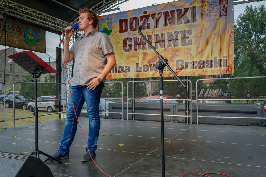 Dożynki w gminie Lewin Brzeski. Najpiękniejsza korona dożynkowa z Skorogoszczy