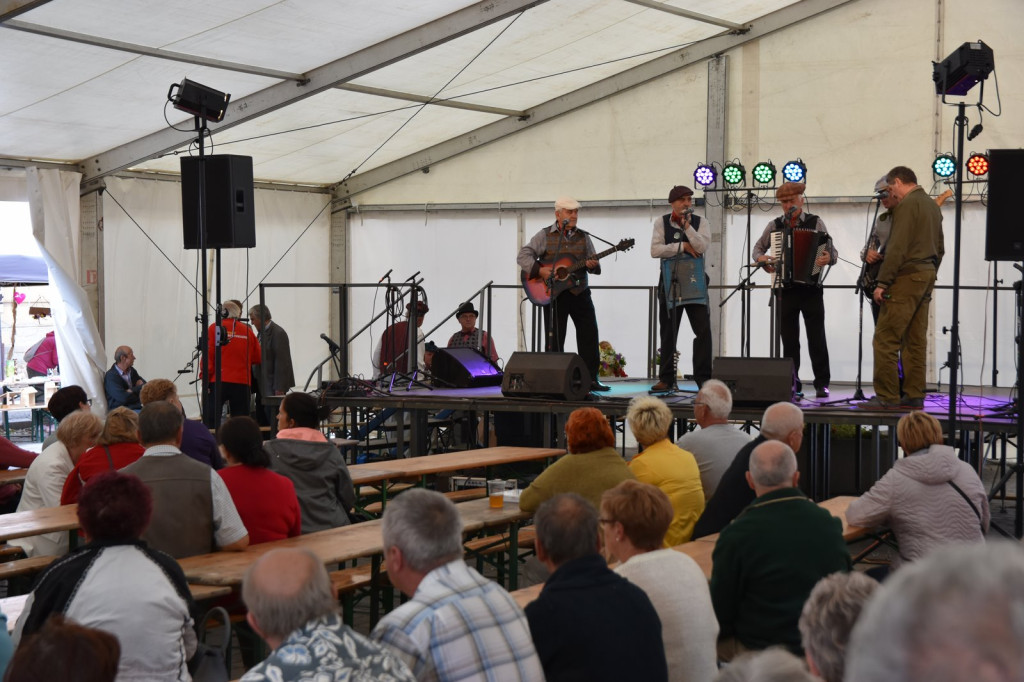 Trwa IV Jarmark Kresowy w Brzegu. Oprócz stoisk handlowych, II Festiwal Kapel Podwórkowych