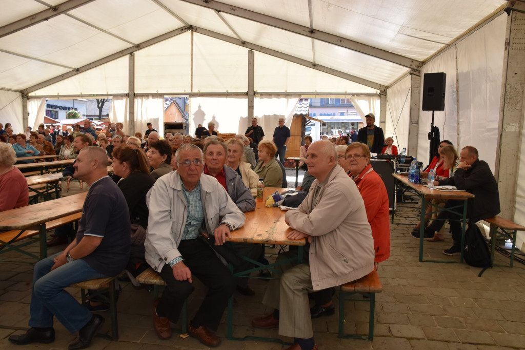 Trwa IV Jarmark Kresowy w Brzegu. Oprócz stoisk handlowych, II Festiwal Kapel Podwórkowych