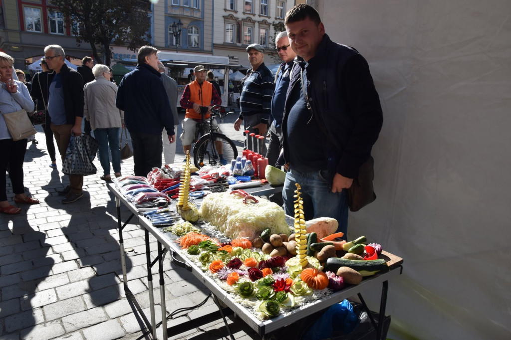 Trwa IV Jarmark Kresowy w Brzegu. Oprócz stoisk handlowych, II Festiwal Kapel Podwórkowych