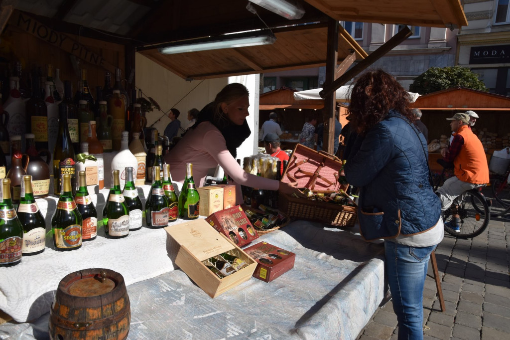 Trwa IV Jarmark Kresowy w Brzegu. Oprócz stoisk handlowych, II Festiwal Kapel Podwórkowych