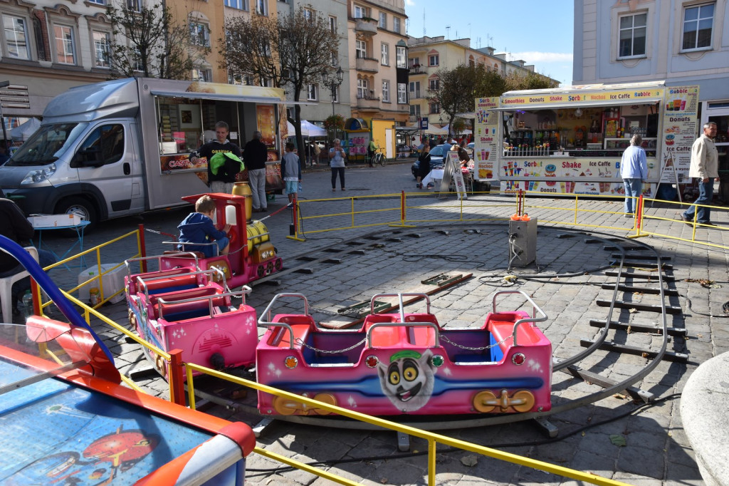 Trwa IV Jarmark Kresowy w Brzegu. Oprócz stoisk handlowych, II Festiwal Kapel Podwórkowych