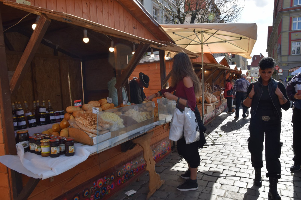 Trwa IV Jarmark Kresowy w Brzegu. Oprócz stoisk handlowych, II Festiwal Kapel Podwórkowych