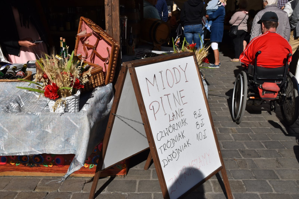 Trwa IV Jarmark Kresowy w Brzegu. Oprócz stoisk handlowych, II Festiwal Kapel Podwórkowych