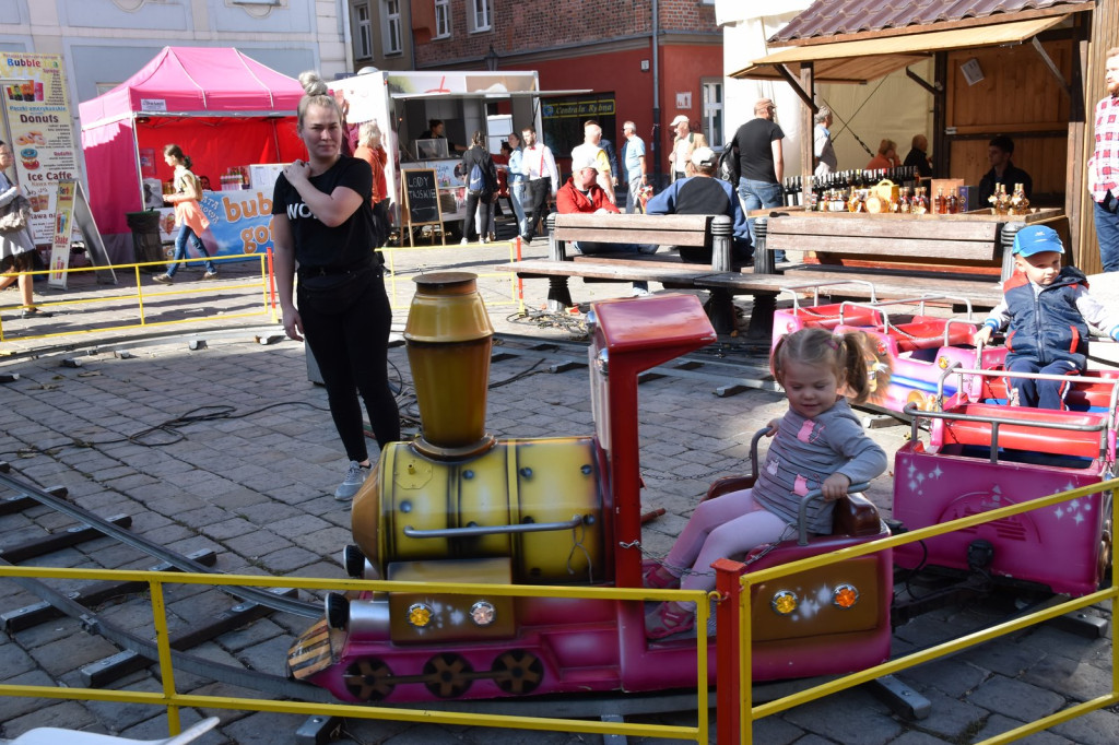 Trwa IV Jarmark Kresowy w Brzegu. Oprócz stoisk handlowych, II Festiwal Kapel Podwórkowych