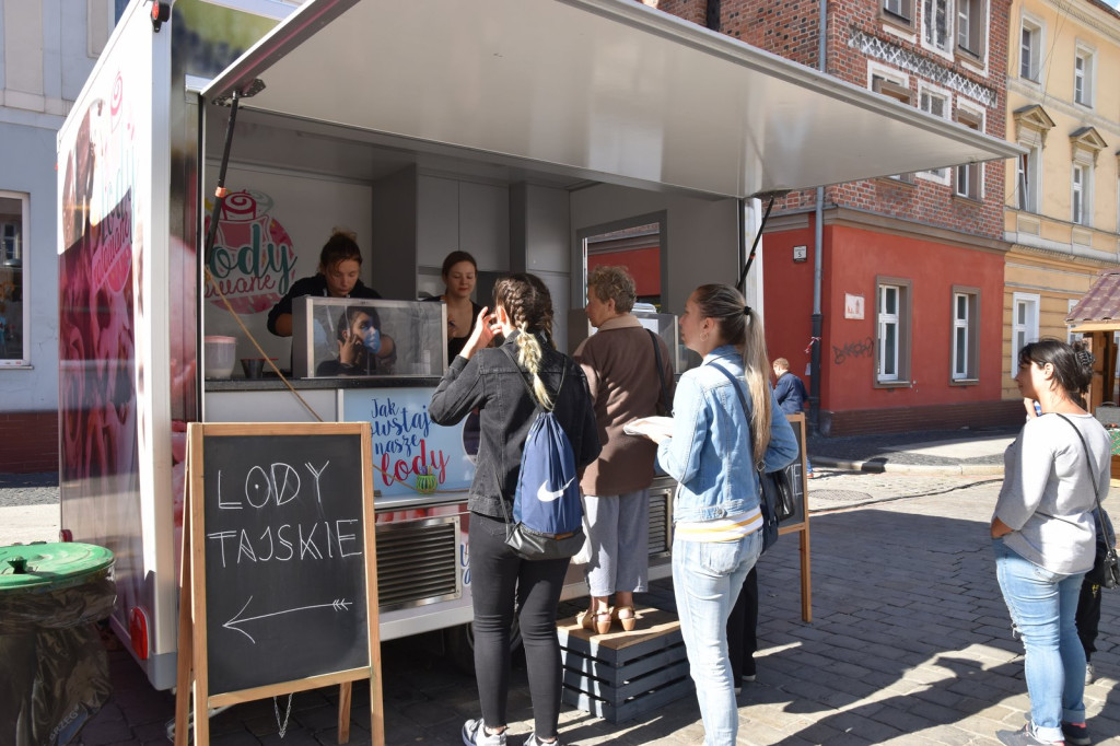 Trwa IV Jarmark Kresowy w Brzegu. Oprócz stoisk handlowych, II Festiwal Kapel Podwórkowych