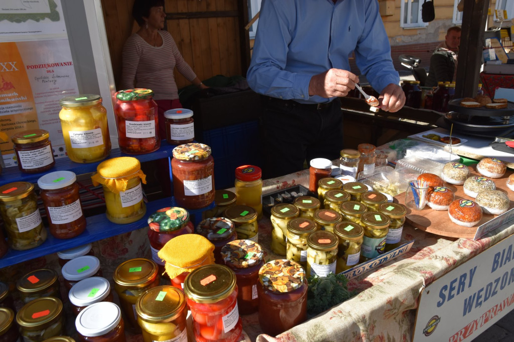 Trwa IV Jarmark Kresowy w Brzegu. Oprócz stoisk handlowych, II Festiwal Kapel Podwórkowych