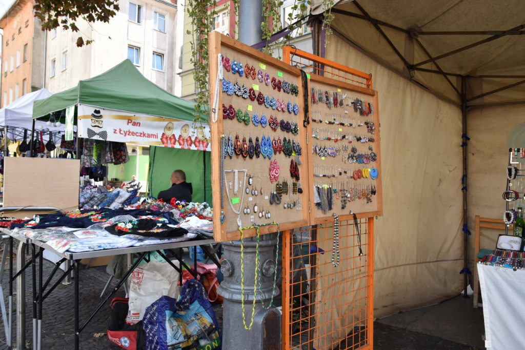 Trwa IV Jarmark Kresowy w Brzegu. Oprócz stoisk handlowych, II Festiwal Kapel Podwórkowych