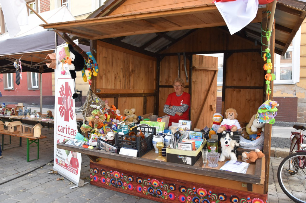 Trwa IV Jarmark Kresowy w Brzegu. Oprócz stoisk handlowych, II Festiwal Kapel Podwórkowych