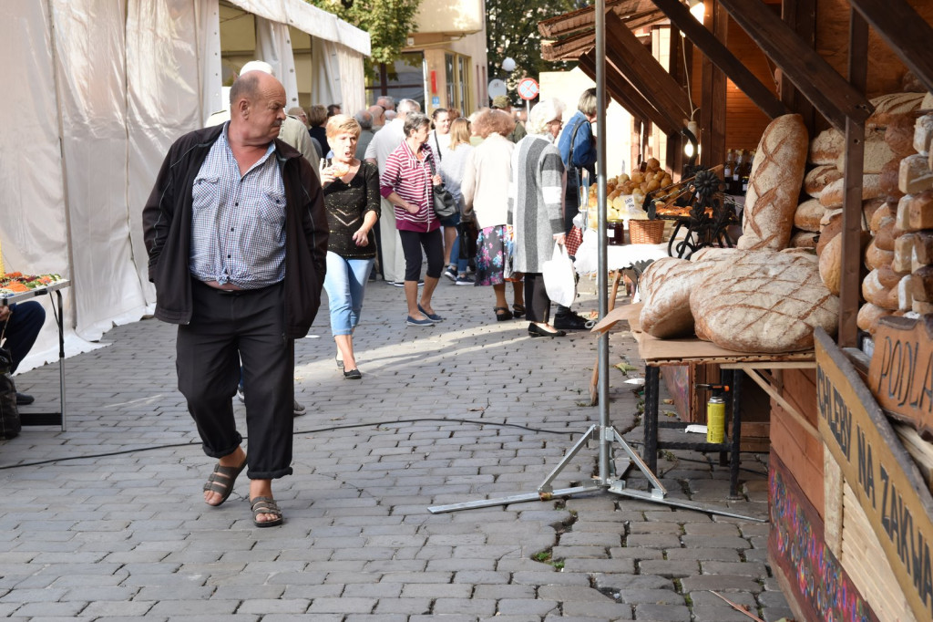 Trwa IV Jarmark Kresowy w Brzegu. Oprócz stoisk handlowych, II Festiwal Kapel Podwórkowych