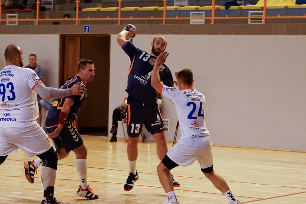 Olimp wygrywa po karnych z Ostrovią! Dwa punkty w Grodkowie