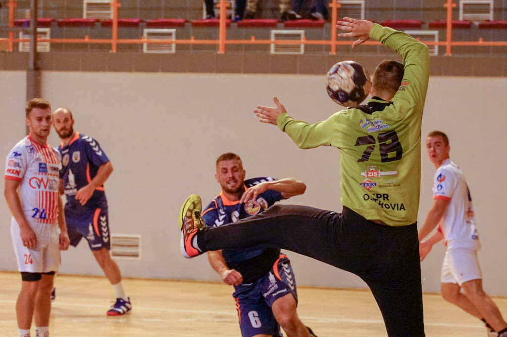 Olimp wygrywa po karnych z Ostrovią! Dwa punkty w Grodkowie