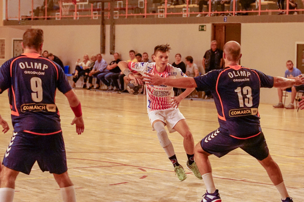 Olimp wygrywa po karnych z Ostrovią! Dwa punkty w Grodkowie