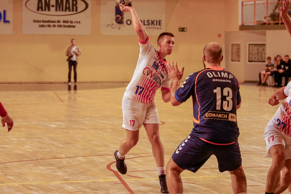 Olimp wygrywa po karnych z Ostrovią! Dwa punkty w Grodkowie