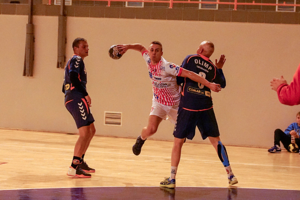 Olimp wygrywa po karnych z Ostrovią! Dwa punkty w Grodkowie