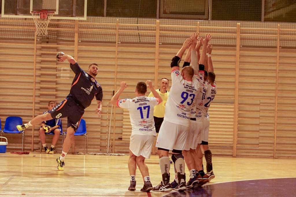 Olimp wygrywa po karnych z Ostrovią! Dwa punkty w Grodkowie