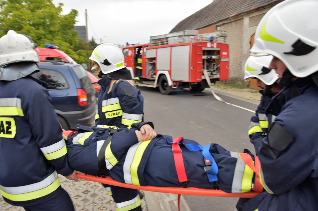 Manewry strażackie w gminie Olszanka. Druhowie doskonalili swoje umiejętności bojowe