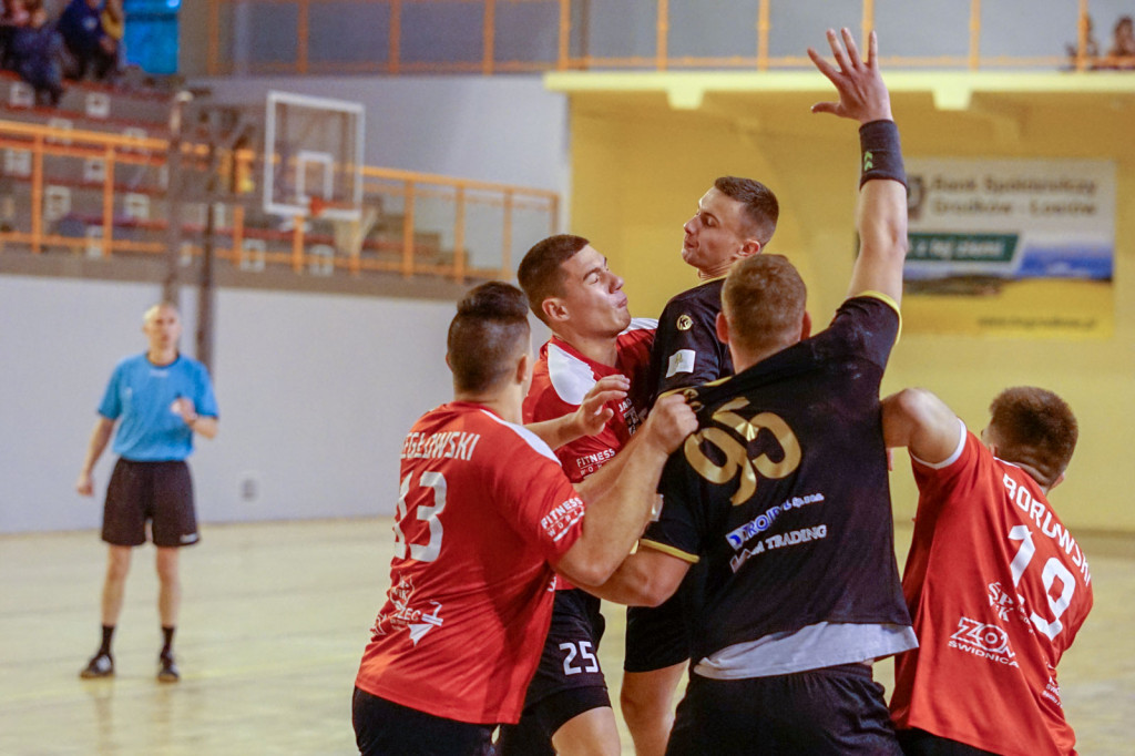 Dwie różne połowy. Druga lepsza dla Olimpu