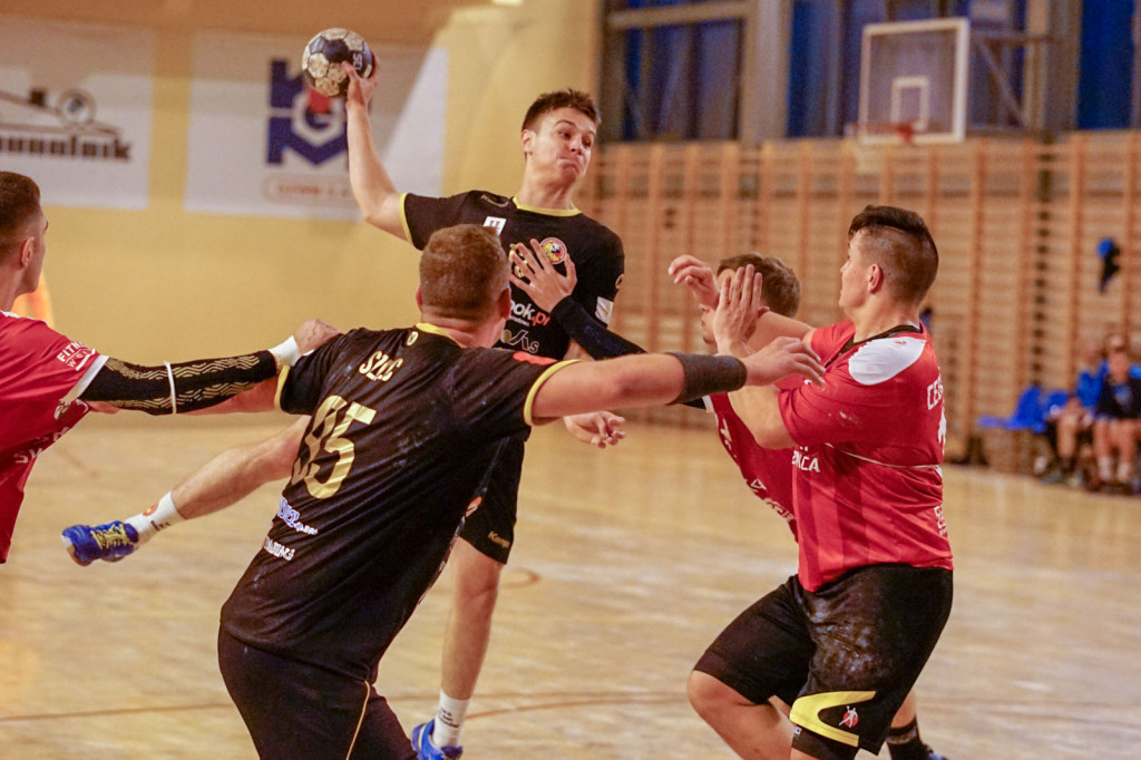 Dwie różne połowy. Druga lepsza dla Olimpu