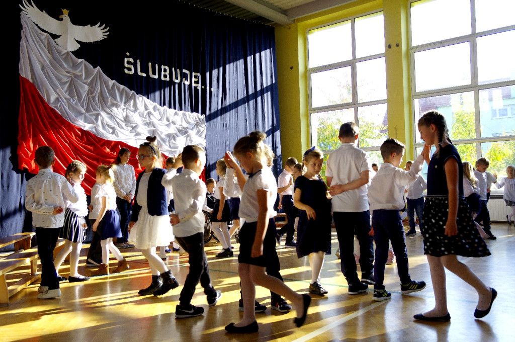 Ślubowanie w Ósemce w roku 100 - lecia odzyskania przez Polskę niepodległości