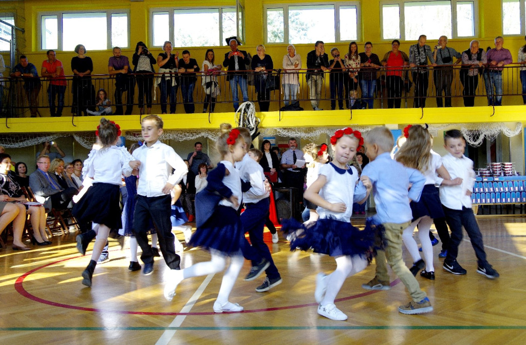 Ślubowanie w Ósemce w roku 100 - lecia odzyskania przez Polskę niepodległości